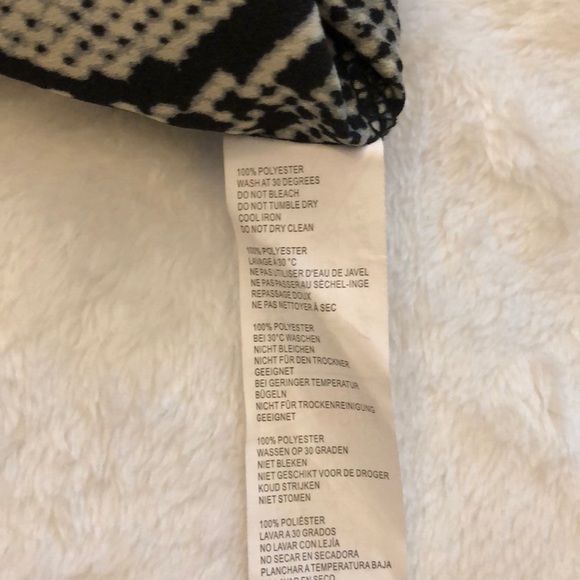 Black/gray snake print wrap skirt from Nasty Gal. - Picture 8 of 11